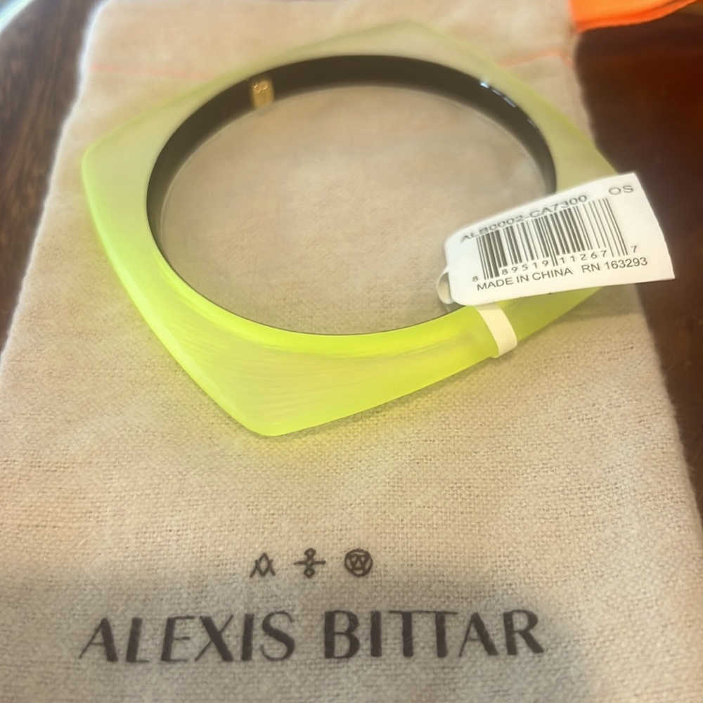 NWT Alexis Bittar Square Bangle Lucite